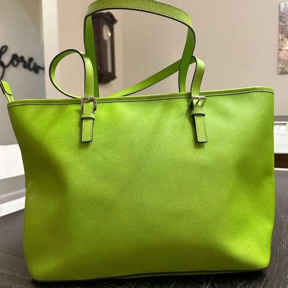 Lime Green Michael Kors tote bag with zipper - Picture 3 of 11